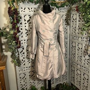 COFFEE SHOP STUNNING SILKY CHAMPAGNE GOLD LONG SLEEVE MIDI TRENCH STYLE COAT